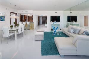 2711 S Ocean Dr, Hollywood, FL 33019, Sold 04/29/21