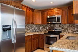 5300 Bosque Ln APT 34, West Palm Beach, FL 33415, Sold 03/09/20