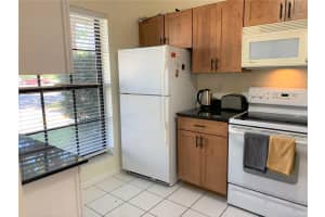 2720 S Oakland Forest Dr, Oakland Park, FL 33309, Sold 03/10/20