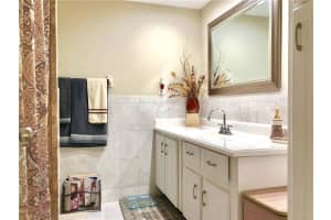 6005 Del Lago Cir, Sunrise, FL 33313, Sold 09/30/20