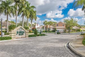 6871 NW 34th St, Margate, FL 33063, Sold 04/22/20