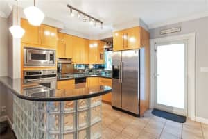 1000 SE 4th St, Fort Lauderdale, FL 33301, Sold 04/13/20