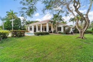 11010 SW 38th Dr, Davie, FL 33328, Sold 08/20/20