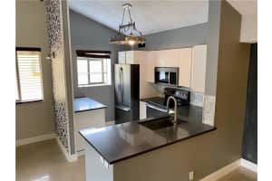 3065 N Oakland Forest Dr, Oakland Park, FL 33309, Sold 04/10/20