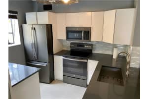 3065 N Oakland Forest Dr, Oakland Park, FL 33309, Sold 04/10/20