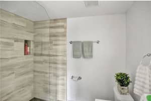 3013 N Oakland Forest Dr, Oakland Park, FL 33309, Sold 06/30/20