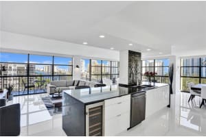 600 Parkview Dr, Hallandale Beach, FL 33009, Sold 08/25/20