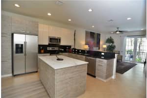 2257 NE 9th Ave, Wilton Manors, FL 33305, Sold 09/15/20