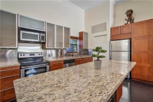 2713 Parkview Dr S, Hallandale Beach, FL 33009, Sold 09/16/20