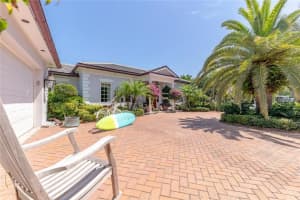 1 Chippewa Ln, Sea Ranch Lakes, FL 33308, Sold 12/23/20