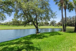 8 Plantation Dr, Vero Beach, FL 32966, Sold 12/17/20