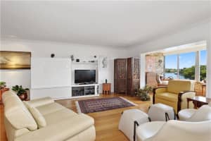 818 SE 4th St, Fort Lauderdale, FL 33301, Sold 04/01/21