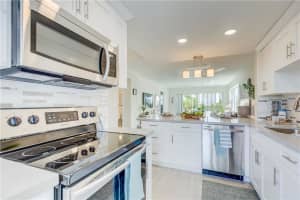 3221 NE 8th St, Pompano Beach, FL 33062, Sold 08/18/20