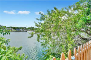 5830 N Farragut Dr, Hollywood, FL 33021, Sold 09/17/20