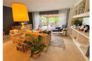 2004 Riverside Pl, Wilton Manors, FL 33305, Sold 09/24/20