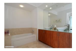 315 NE 3rd Ave, Fort Lauderdale, FL 33301, Sold 12/03/20