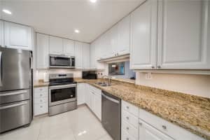 9008 Vineyard Lake Dr, Plantation, FL 33324, Sold 07/22/20