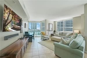 350 SE 2nd St, Fort Lauderdale, FL 33301, Sold 10/02/20