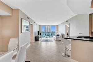 350 SE 2nd St, Fort Lauderdale, FL 33301, Sold 12/08/20