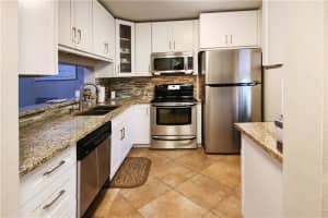 5531 Lakeside Dr, Margate, FL 33063, Sold 09/29/20