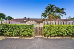 5028 E Lakes Dr, Pompano Beach, FL 33064, Sold 08/20/20