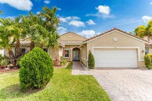 811 SW 190th Ave, Pembroke Pines, FL 33029, Sold 08/03/20