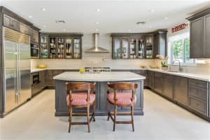 18 Seneca Rd, Sea Ranch Lakes, FL 33308, Sold 09/15/20