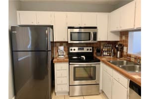 5541 Lakeside Dr, Margate, FL 33063, Sold 09/23/20