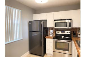 5541 Lakeside Dr, Margate, FL 33063, Sold 09/23/20