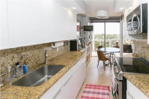 3610 Yacht Club Dr, Miami, FL 33180, Sold 09/04/20