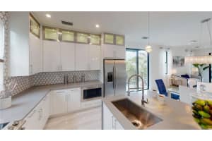 551 NE 21st Ct, Wilton Manors, FL 33305, Sold 06/22/22