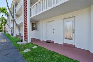 400 SE 10th St, Deerfield Beach, FL 33441, Sold 04/02/21