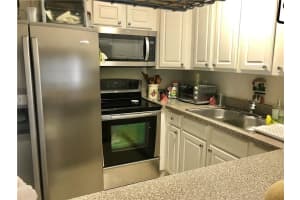 475 SE 8th St, Deerfield Beach, FL 33441, Sold 09/30/20