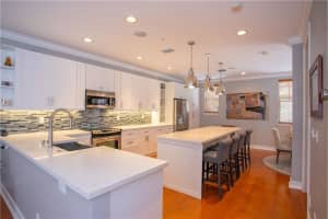 2221 NE 9th Ave, Wilton Manors, FL 33305, Sold 09/22/20