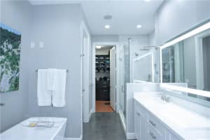 2221 NE 9th Ave, Wilton Manors, FL 33305, Sold 09/22/20