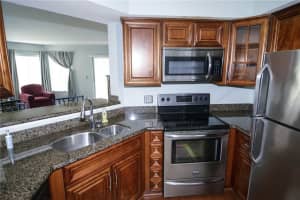 815 W Boynton Beach Blvd, Boynton Beach, FL 33426, Sold 09/11/20
