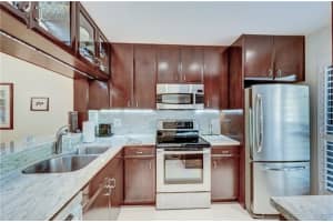 3084 S Oakland Forest Dr, Oakland Park, FL 33309, Sold 09/30/20