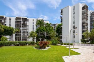 20500 W Country Club Dr, Miami, FL 33180, Sold 10/26/20