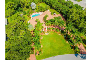 5670 W Leitner Dr, Coral Springs, FL 33067, Sold 12/03/20