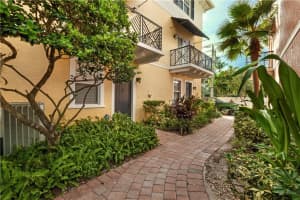 2289 NE 9th Ave, Wilton Manors, FL 33305, Sold 02/25/21
