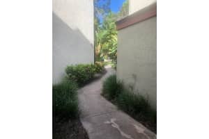 214 Lake Pointe Dr, Oakland Park, FL 33309, Sold 11/13/20