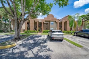 555 SW 113th Way, Pembroke Pines, FL 33025, Sold 11/16/20