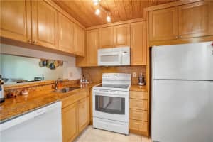 3576 N University Dr, Coral Springs, FL 33065, Sold 10/08/20