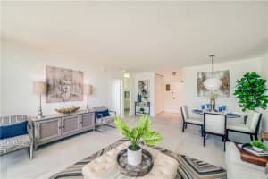 5313 Collins Ave, Miami, FL 33140, Sold 11/09/20