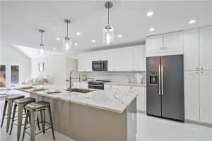 302 Sunset Rd, West Palm Beach, FL 33401, Sold 02/17/21