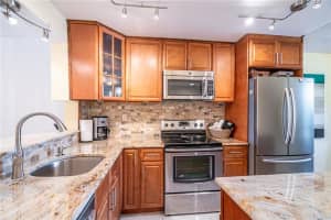 1100 SE 5th Ct, Pompano Beach, FL 33060, Sold 11/17/20