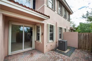 292 Las Brisas Cir, Weston, FL 33326, Sold 12/07/20