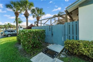 802 Timberlane Cir, Greenacres, FL 33463, Sold 11/05/20