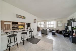 401 SW 86th Ave, Pembroke Pines, FL 33025, Sold 01/04/21