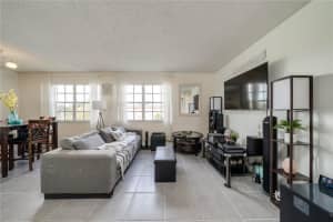 401 SW 86th Ave, Pembroke Pines, FL 33025, Sold 01/04/21